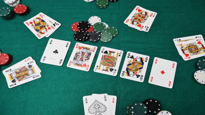 Poker FB88: Mẹo chơi game bài trực tuyến cần nắm vững 4 Môi trường an toàn, công bằng